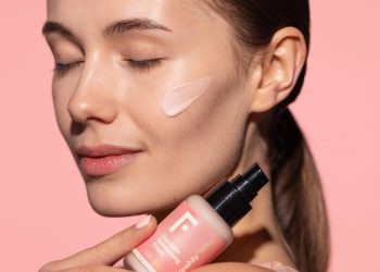 Revitalice su piel de forma natural con la crema facial de Freshly Cosmetics para un cutis joven y resplandeciente