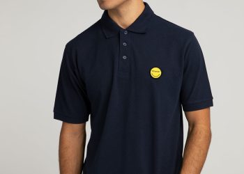 Mejora tu guardarropa con camisetas llamativas y piezas de moda clásicas