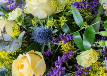 Transforme su espacio con creaciones florales sostenibles y duraderas
