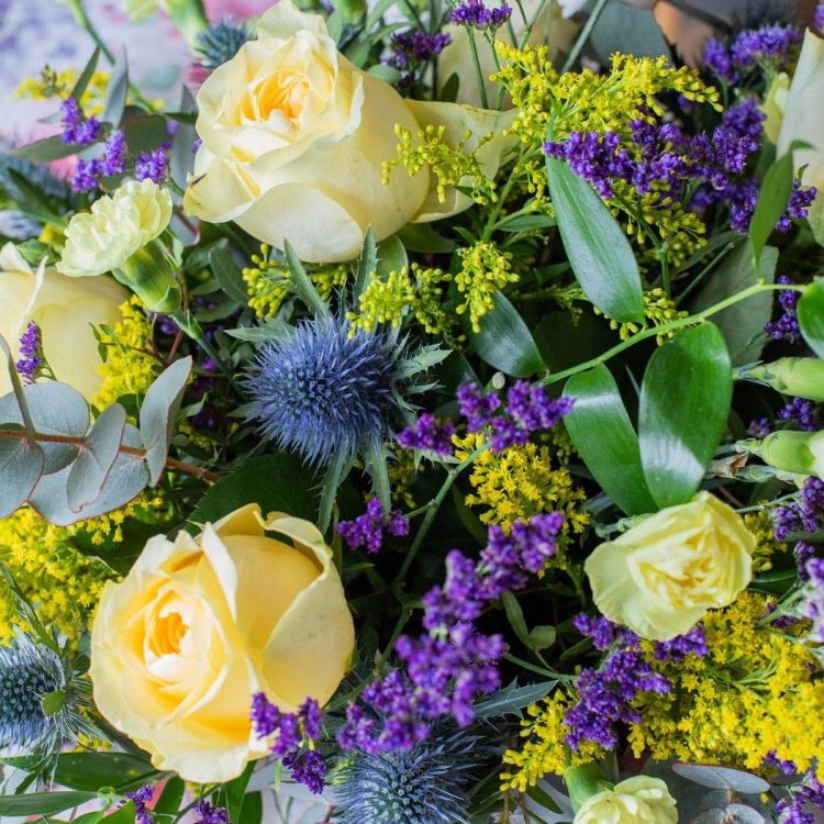 Transforme su espacio con creaciones florales sostenibles y duraderas