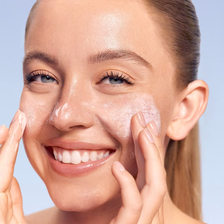 Achieve Long-Term Skin Health with the Right Skincare Essentials
