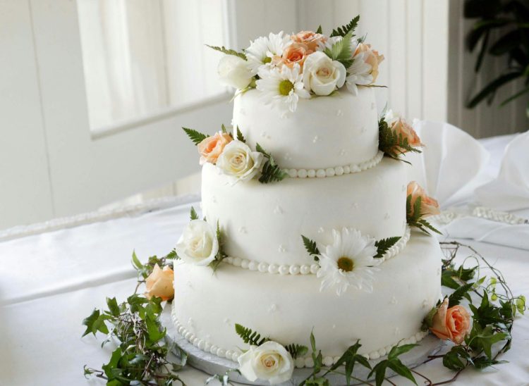 Master the Art of Cake Decorating with Perfect Sugarpaste Choices