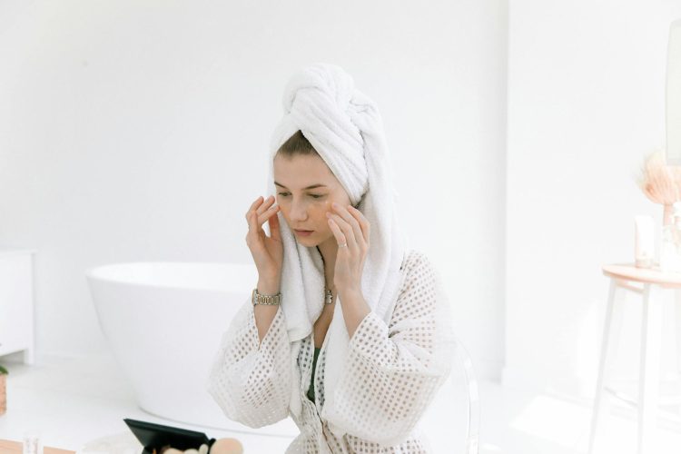 Consiga una tez perfecta con el cuidado natural de la piel de Freshly Cosmetics