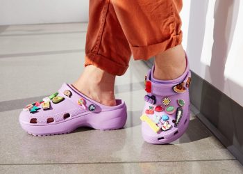 Nie przeciętne chodaki: Damskie buty Crocs, które na nowo definiują codzienne obuwie
