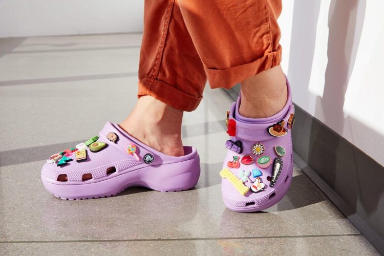 Nie przeciętne chodaki: Damskie buty Crocs, które na nowo definiują codzienne obuwie