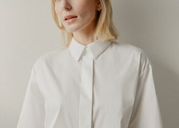 Frisch, feminin und funktional: Die Must-have-Blusen aus der FS25-Kollektion von ETERNA