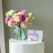Celebre los momentos de la vida con elegantes arreglos florales y delicias gourmet