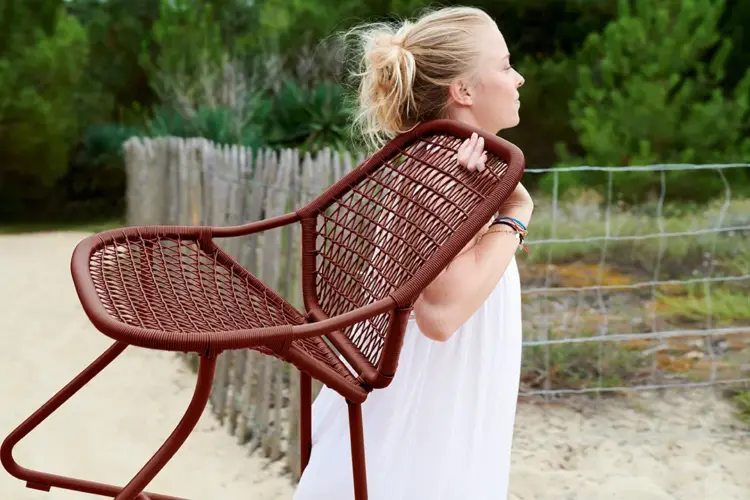 Transformez votre espace de vie extérieur avec des chaises élégantes et confortables