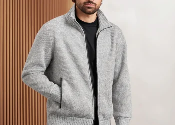 Layer Up in Style – Discover Sweaters & Hoodies at Tip Top