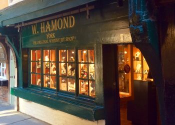 Exquisite Craftsmanship: Diamond Rings by W. HAMOND for Every Occasion