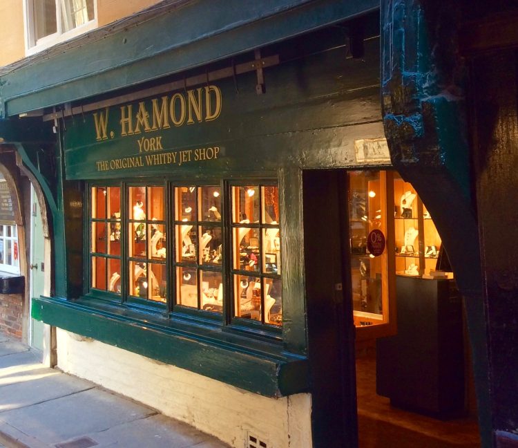 Exquisite Craftsmanship: Diamond Rings by W. HAMOND for Every Occasion