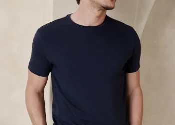Bleiben Sie stilvoll und komfortabel mit den ETERNA Herren-T-Shirts – ein Muss für Ihren Kleiderschrank