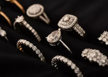 Entdecken Sie unschlagbare Preise für stilvollen Schmuck, Mode und Wohnaccessoires bei Shop LC