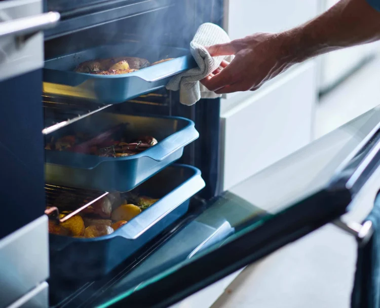 Discover the Perfect Kitchen Essentials for Effortless Baking and Roasting