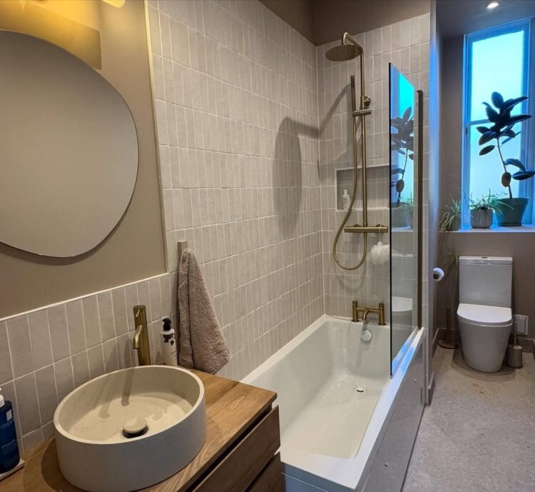 Elevate Everyday Living with Wholesale Domestic’s Stunning Shower Enclosures