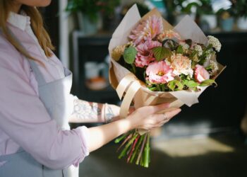 Explore Floral Artistry That Harmonises Freshness Elegance and Emotional Impact
