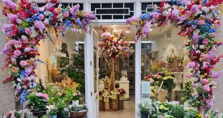 Experience Timeless Elegance with Moyses Stevens Floral Creations