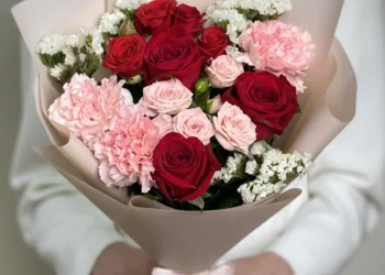More Than Just Petals: A Guide to Unforgettable Floral Gifts