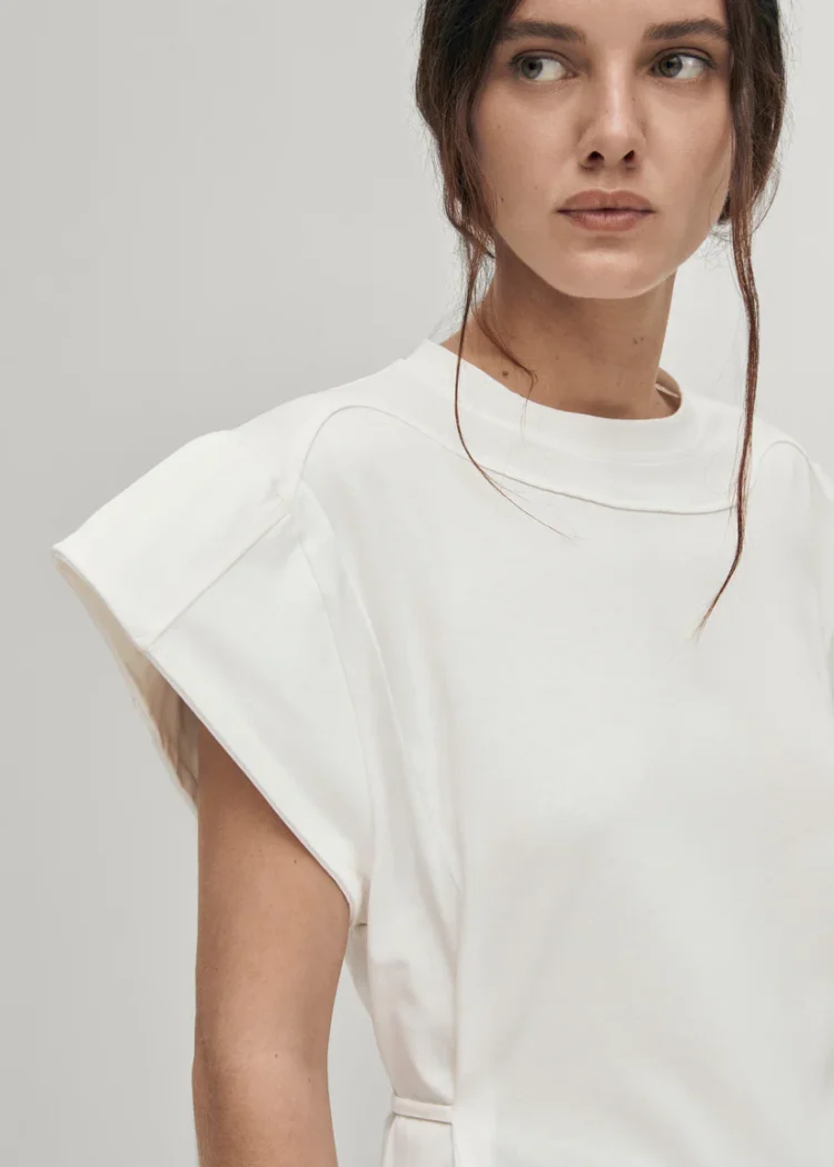 Elevate Your Everyday Look: Discover Alohas’ Stylish Tops Collection