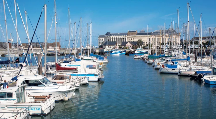 Découvrez des propriétés haut de gamme en bord de mer pour des vacances inoubliables