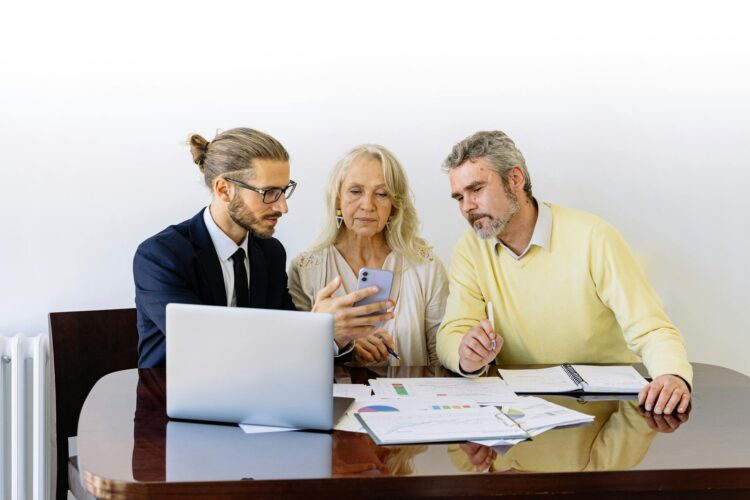 Protégez votre stabilité financière grâce à des options d’assurance faciles d’accès pour chaque étape de la vie