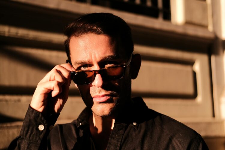 Protege tus ojos y mejora tu estilo con gafas de sol premium