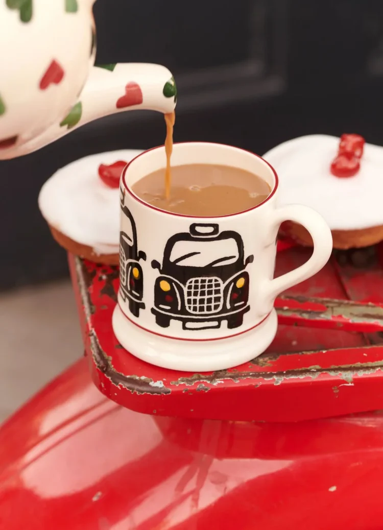 Elevate Tea Time with Iconic Hand-Painted Ceramic Mug Designs