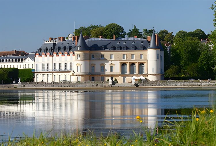 Discover the Perfect Blend of Parisian Charm and Countryside Tranquility for Your Next Vacation