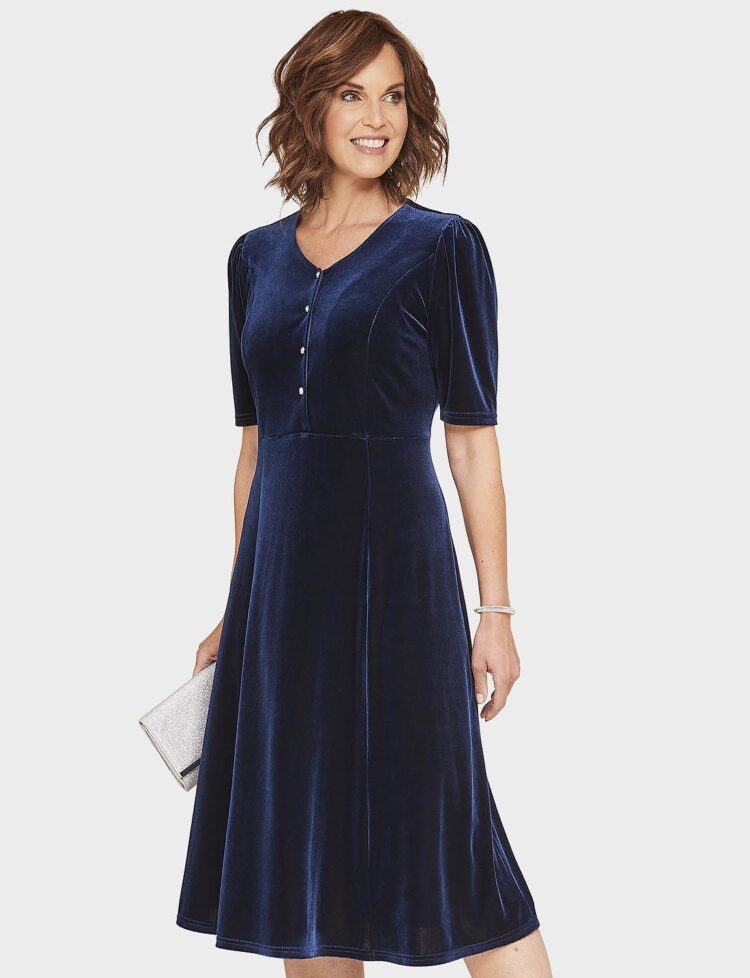 From Daytime Charm to Evening Glamour: Dresses That Do It All