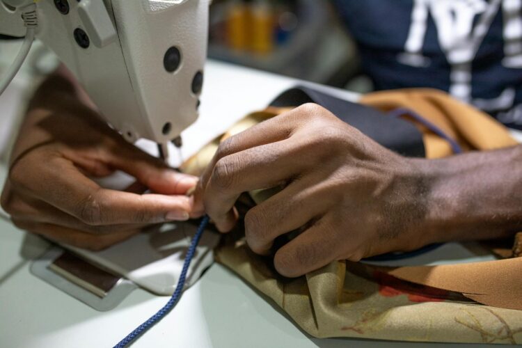 Précision, puissance, perfection : l’importance des machines à coudre modernes
