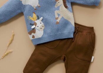 Dressing Your Little One in Love: A Guide to Conscious and Cozy Fashion from Purebaby