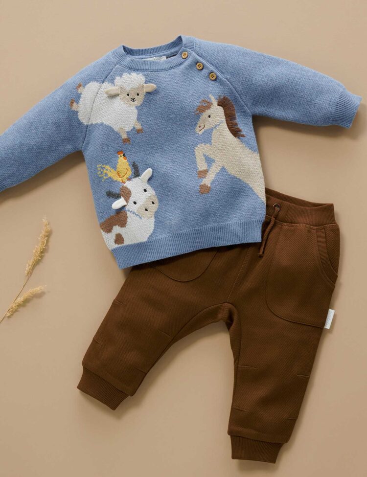 Dressing Your Little One in Love: A Guide to Conscious and Cozy Fashion from Purebaby