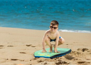 Gafas de sol con estilo para días soleados: descubre las mejores gafas de sol diseñadas para las aventuras activas de los niños