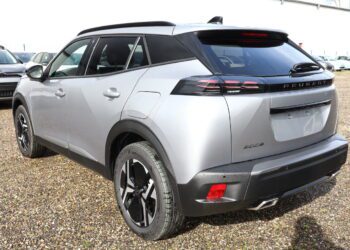 Entdecken Sie hochwertige SUVs und Hybride, die sofort zum Kauf verfügbar sind