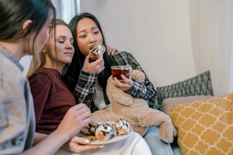 Leckere Frucht- und Schokoladensnacks, perfekt für den täglichen Genuss