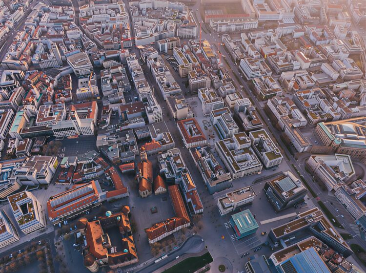 Reiseführer Stuttgart mit Hotels in zentraler Lage, malerischer Umgebung und guter Verkehrsanbindung