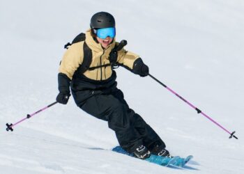 Top Picks for ROXY Women’s Snow Jackets: Warm, Waterproof, Ready for the Mountain