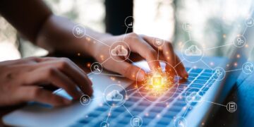 Szybciej uruchamiaj się online z nazwa.pl: gotowe do uruchomienia usługi w chmurze dla stron internetowych, poczty e-mail i serwerów
