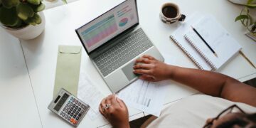 Finansową Fortecą: Wytycz swoją drogę do wolności finansowej