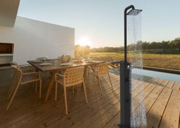 Die fünf besten Solarduschen für Ihren Pool oder Garten