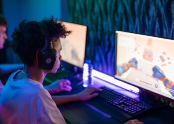 Domina la classifica con monitor ad alta frequenza di aggiornamento