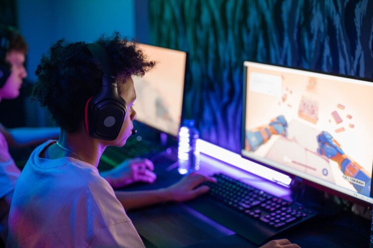Domina la classifica con monitor ad alta frequenza di aggiornamento