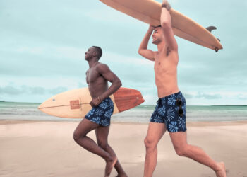 Guida ai costumi da bagno da uomo: modelli alla moda per ogni avventura in spiaggia