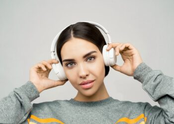 Découvrez les meilleures histoires audio, de la fantasy épique aux thrillers haletants