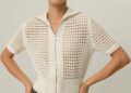 Entdecken Sie elegante Seidenoberteile und Strickmode für gehobene Alltagsmode