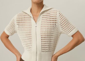 Entdecken Sie elegante Seidenoberteile und Strickmode für gehobene Alltagsmode