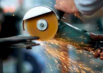 Optimieren Sie Ihre Metallbearbeitung mit fünf erstklassigen Schleifgeräten von Bosch