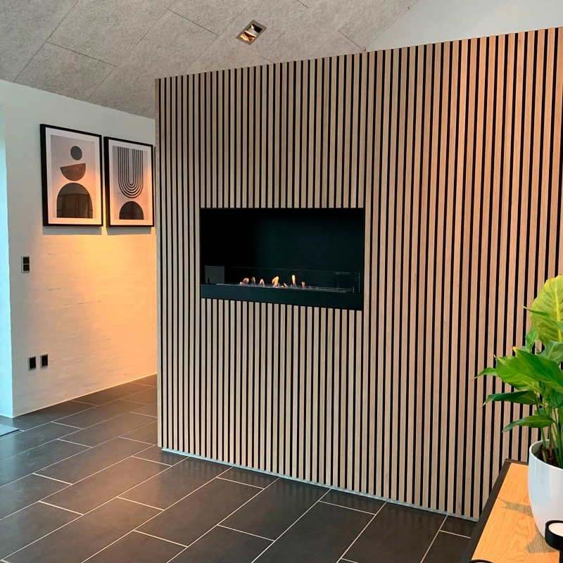 100 cm sort biopejs indbygget i panelvæg