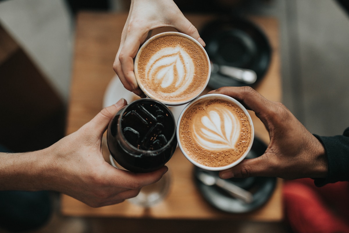 Kaffee und Frühstücksvorräte