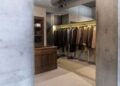 Interno della boutique Julian Fashion uomo a Milano Marittima